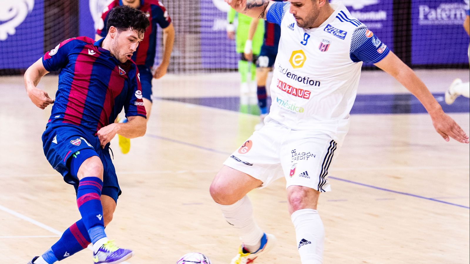 Roger, en una acció del partit