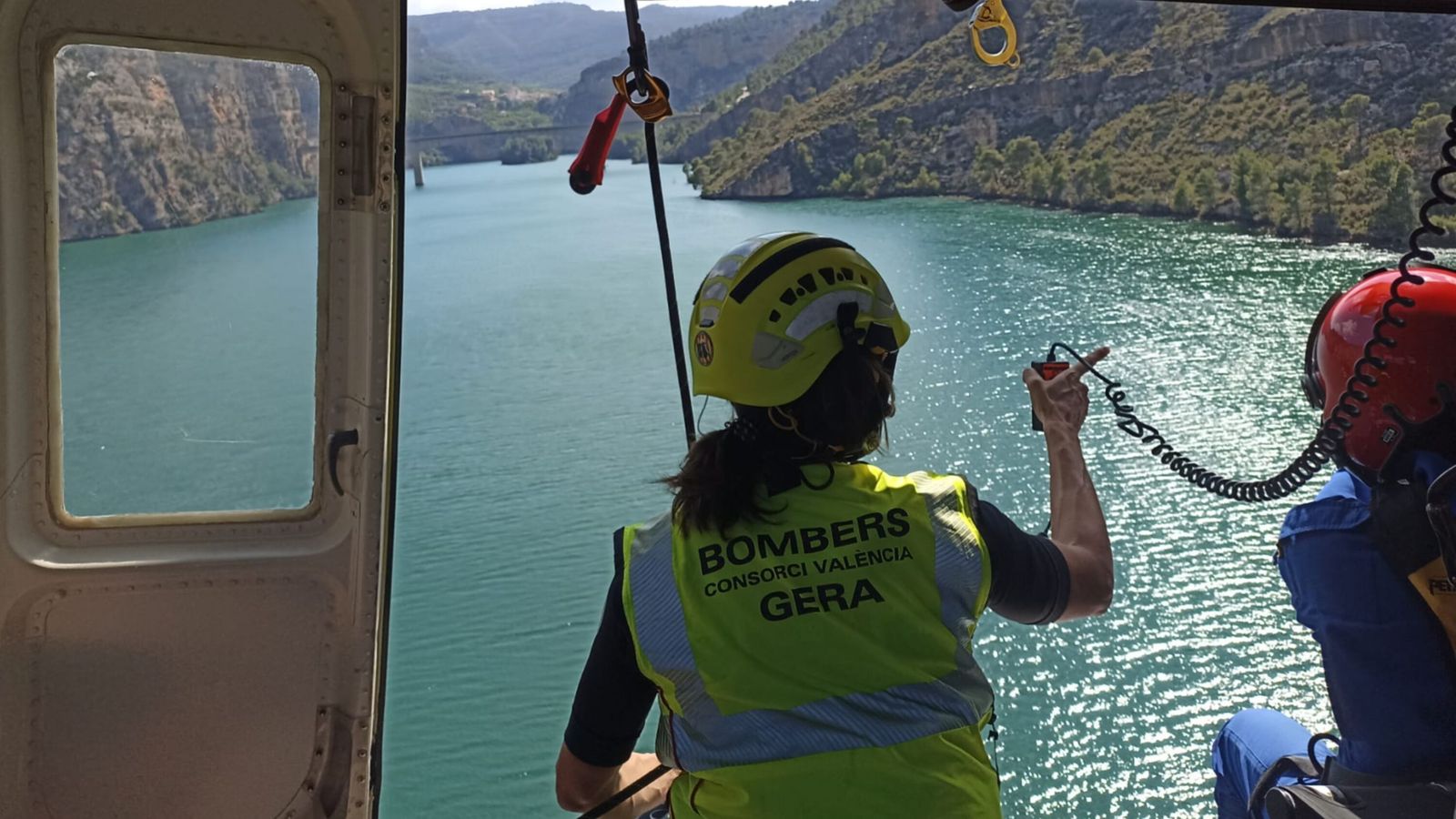 Els efectius de bombers, este diumenge, quan van iniciar les tasques de rescat