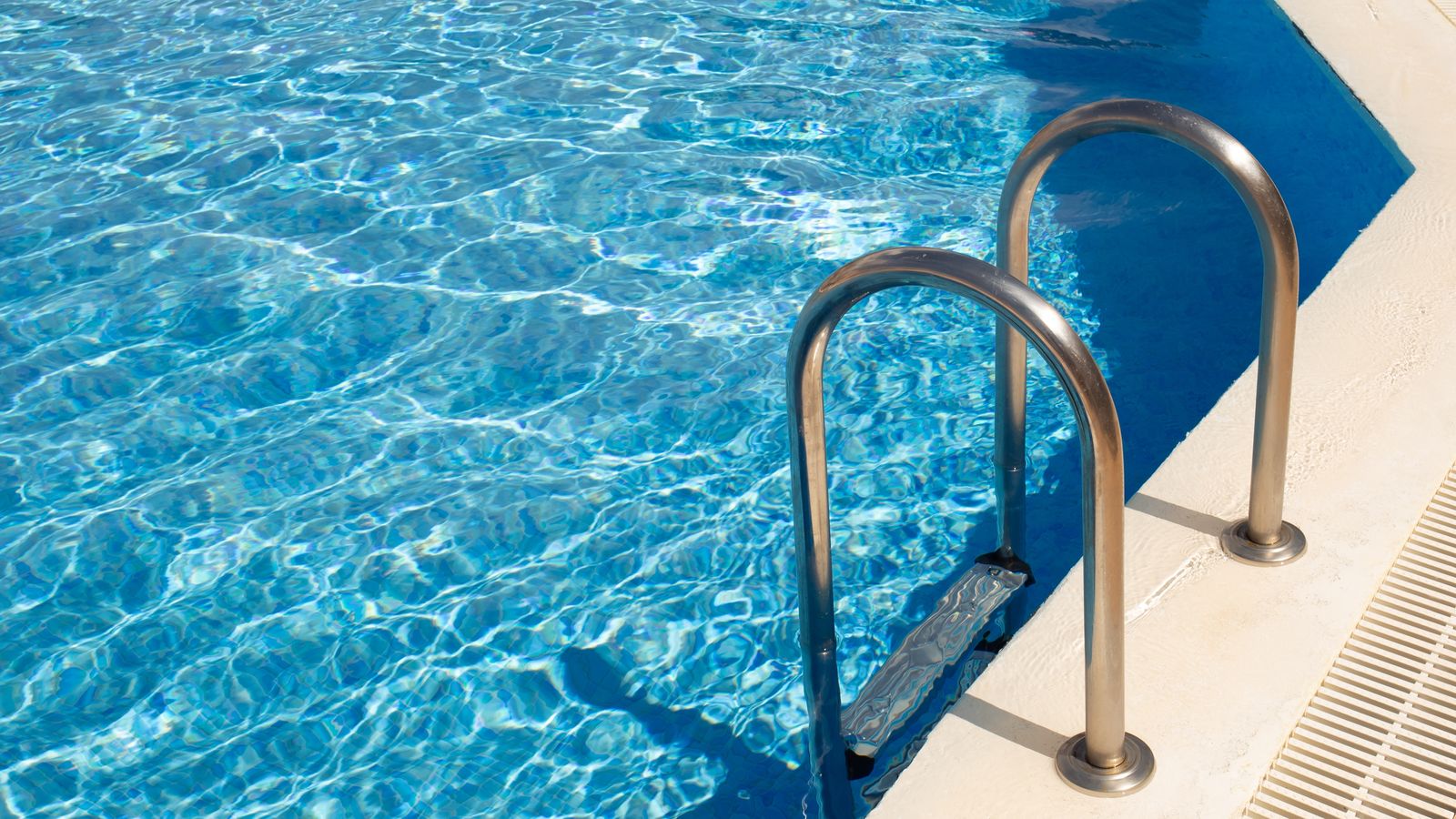 Imatge d'arxiu d'una piscina