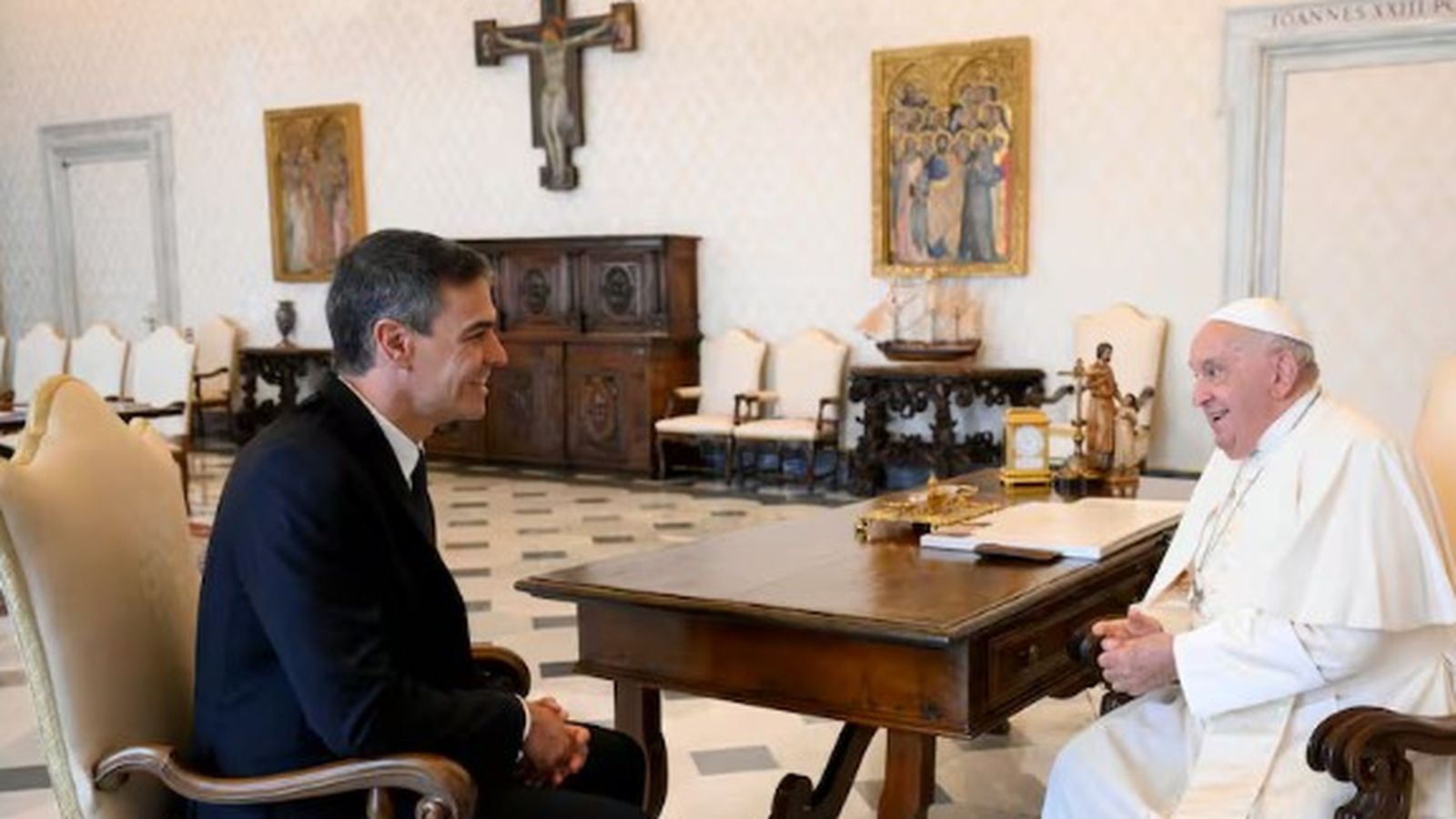 Pedro Sánchez és rebut en audiència pel papa Francesc a la Biblioteca Apostòlica del Vaticà