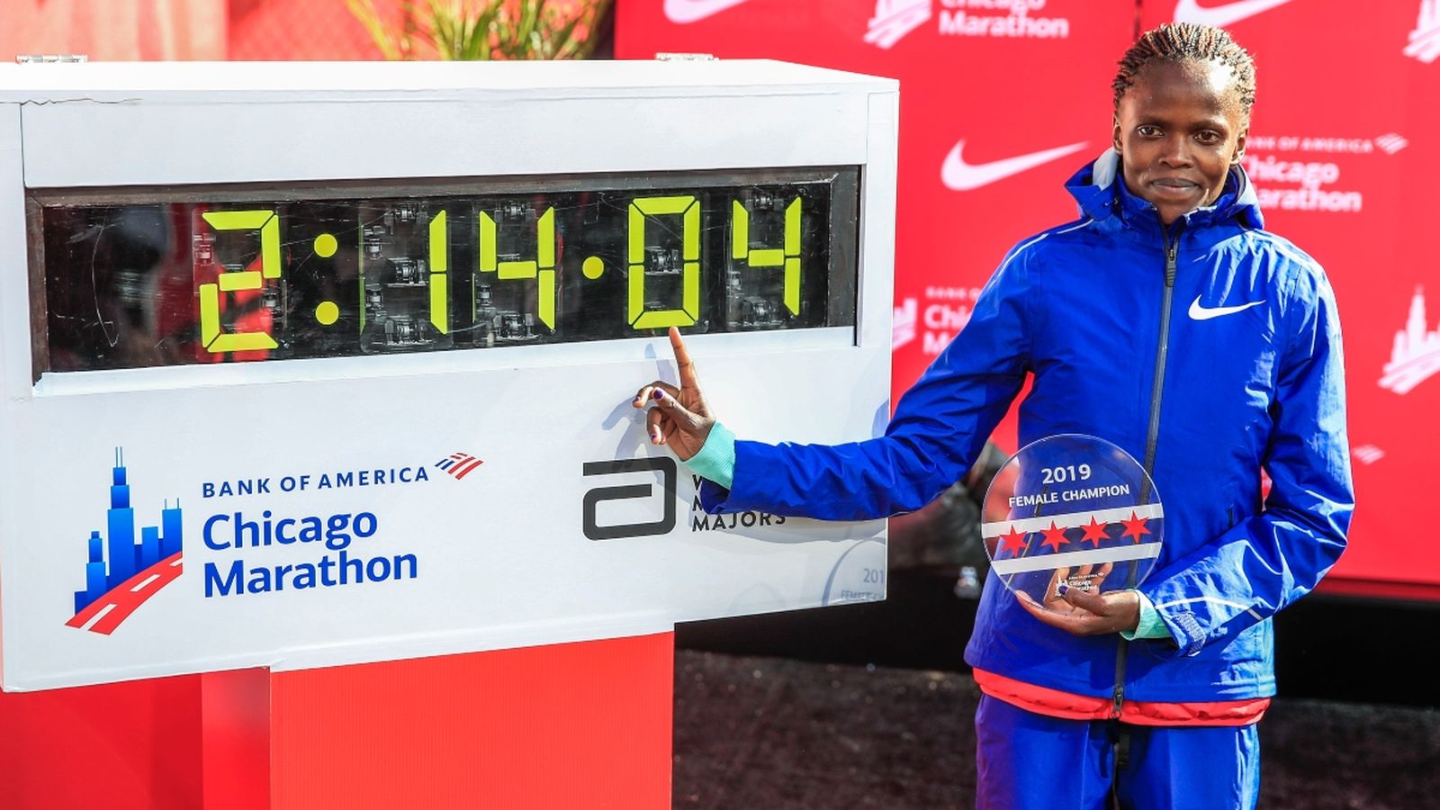 La jove kenyana Brigid Kosgei celebra la seua marca