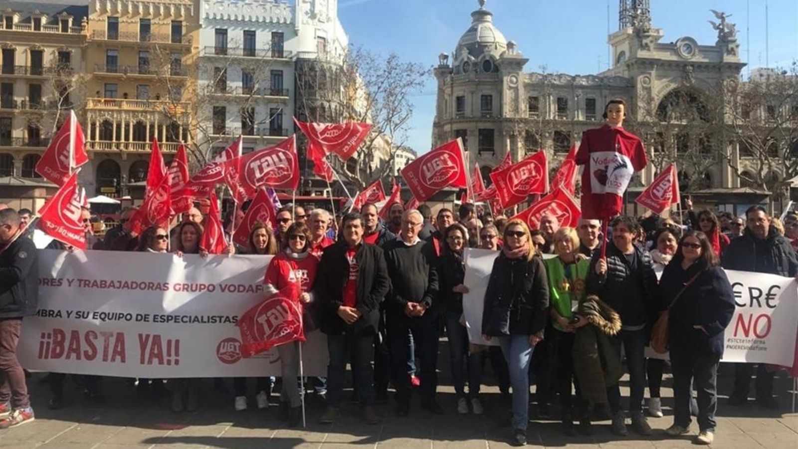 Representants de l'Ajuntament de València donen suport a les reivindicacions contra l'ERO