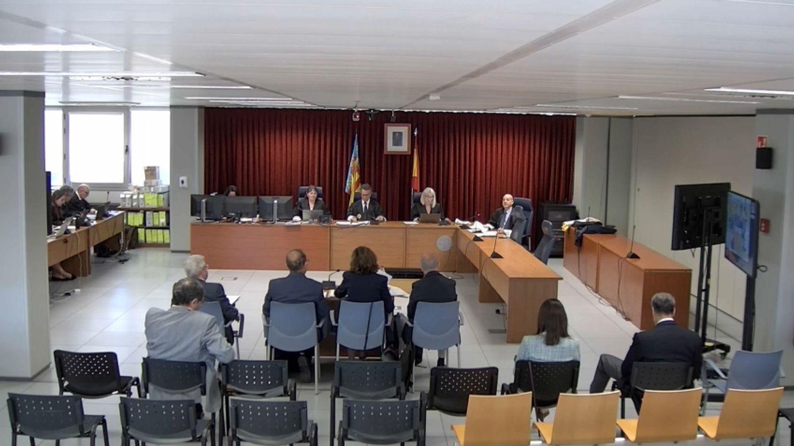 En imatge, el tres pèrits de l'Agència Valenciana Antifrau (dreta), asseguts al costat de l'expert propossat per la defensa de Zaplana (esquerra)