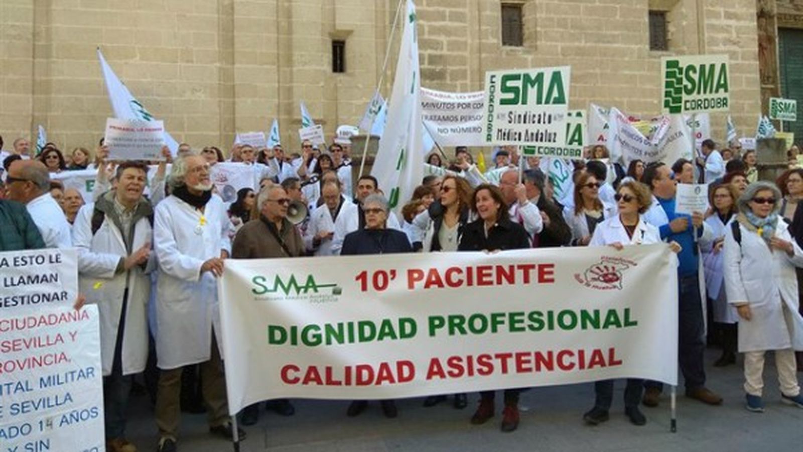 Els col·lectius mèdics reclamen més recursos i més temps per a atendre cada pacient i per a formar-se