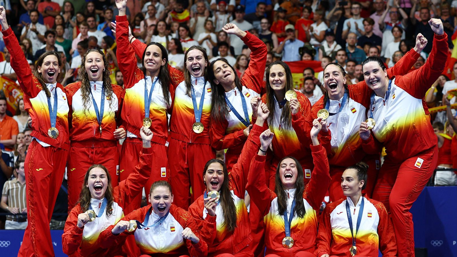 Les jugadores espanyoles, amb la medalla d'or