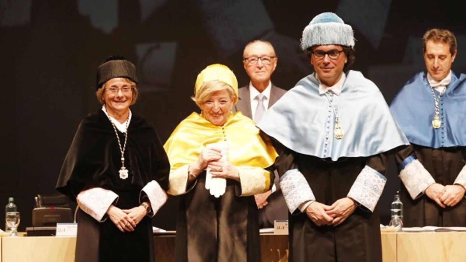 Anna Lluch és investida doctora 'honoris causa' de l'UJI en un acte presidit per la rectora de la universitat, Eva Alcón. UJI