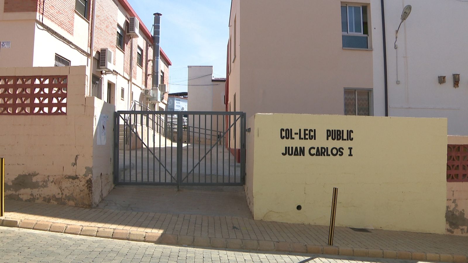 Façana del Col·legi Públic Juan Carlos I d'Almenara / À Punt NTC