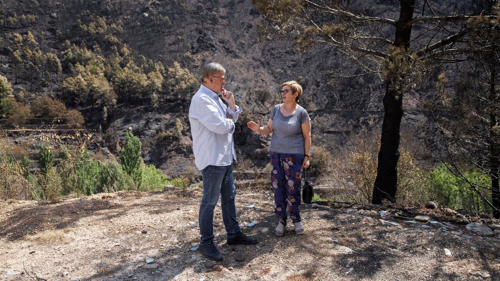 El president, Ximo Puig, i l'alcaldessa de Begís, María José Madrid, aquest diumenge a Begís