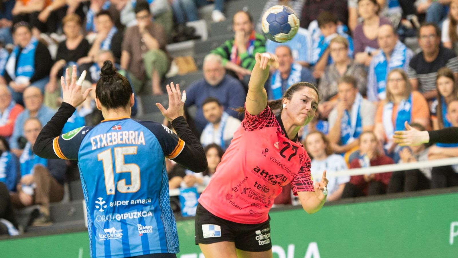 Paola Bernabé, en una acció del partit