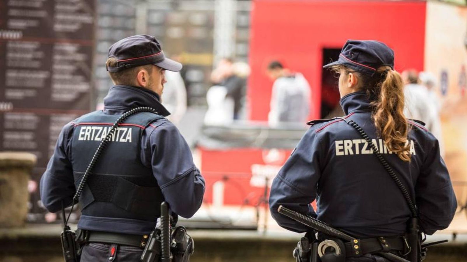 Agents de l'Ertzaintza en una imatge d'arxiu Agents de l'Ertzaintza en una imatge d'arxiu