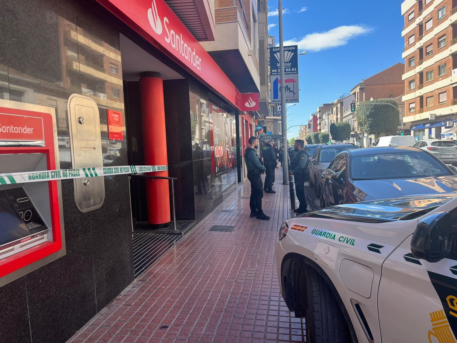 Cordó policial este dimarts a l'oficina del banc Santander