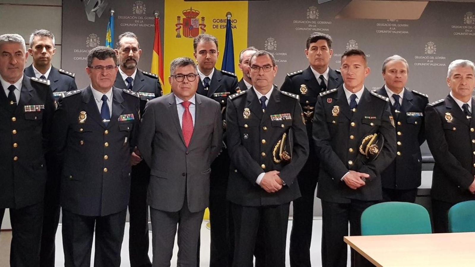 Fulgencio juntament amb els nous comissaris de la Comunitat Valenciana. Europa Press