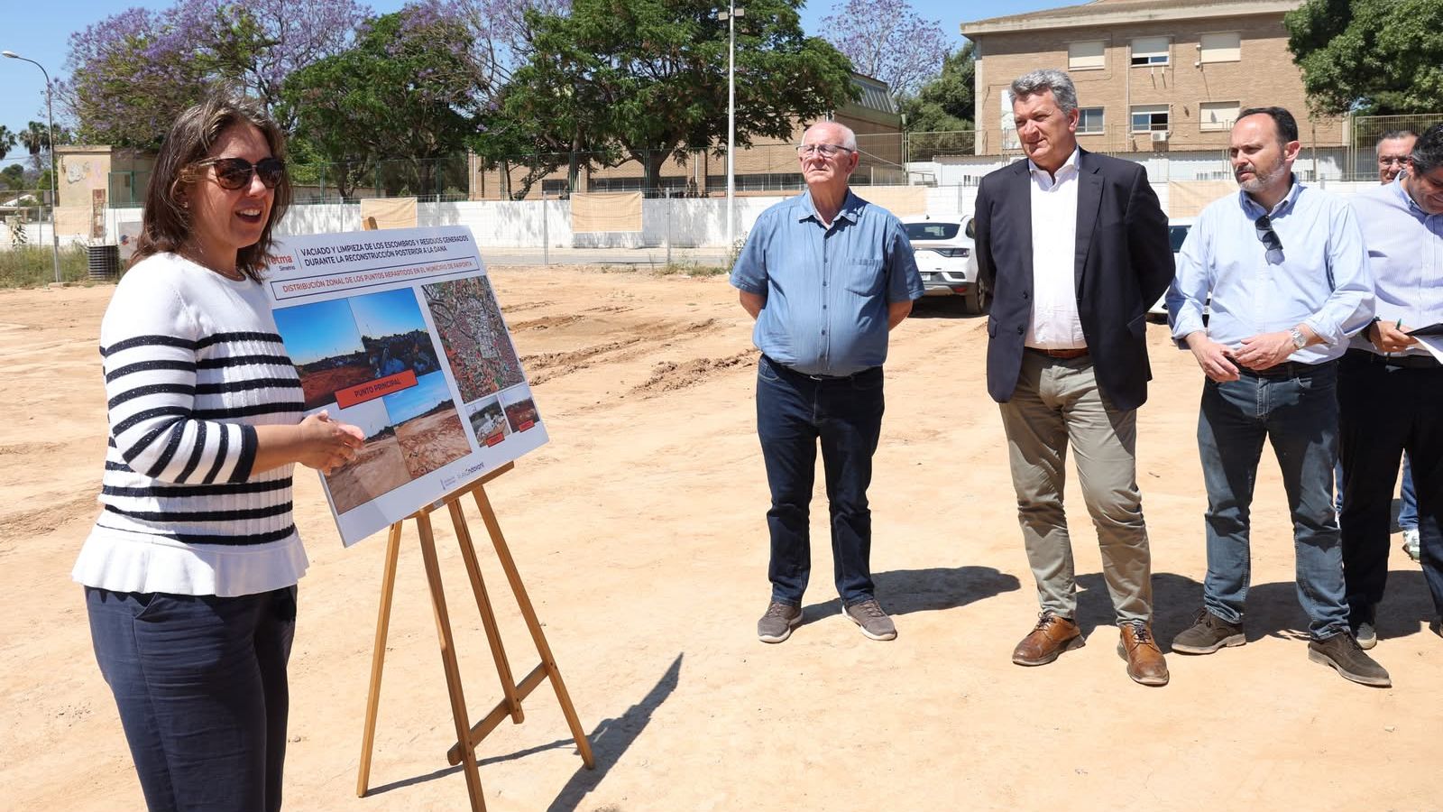 El conseller de Medi Ambient ha presidit la clausura del punt de recollida de residus de Paiporta