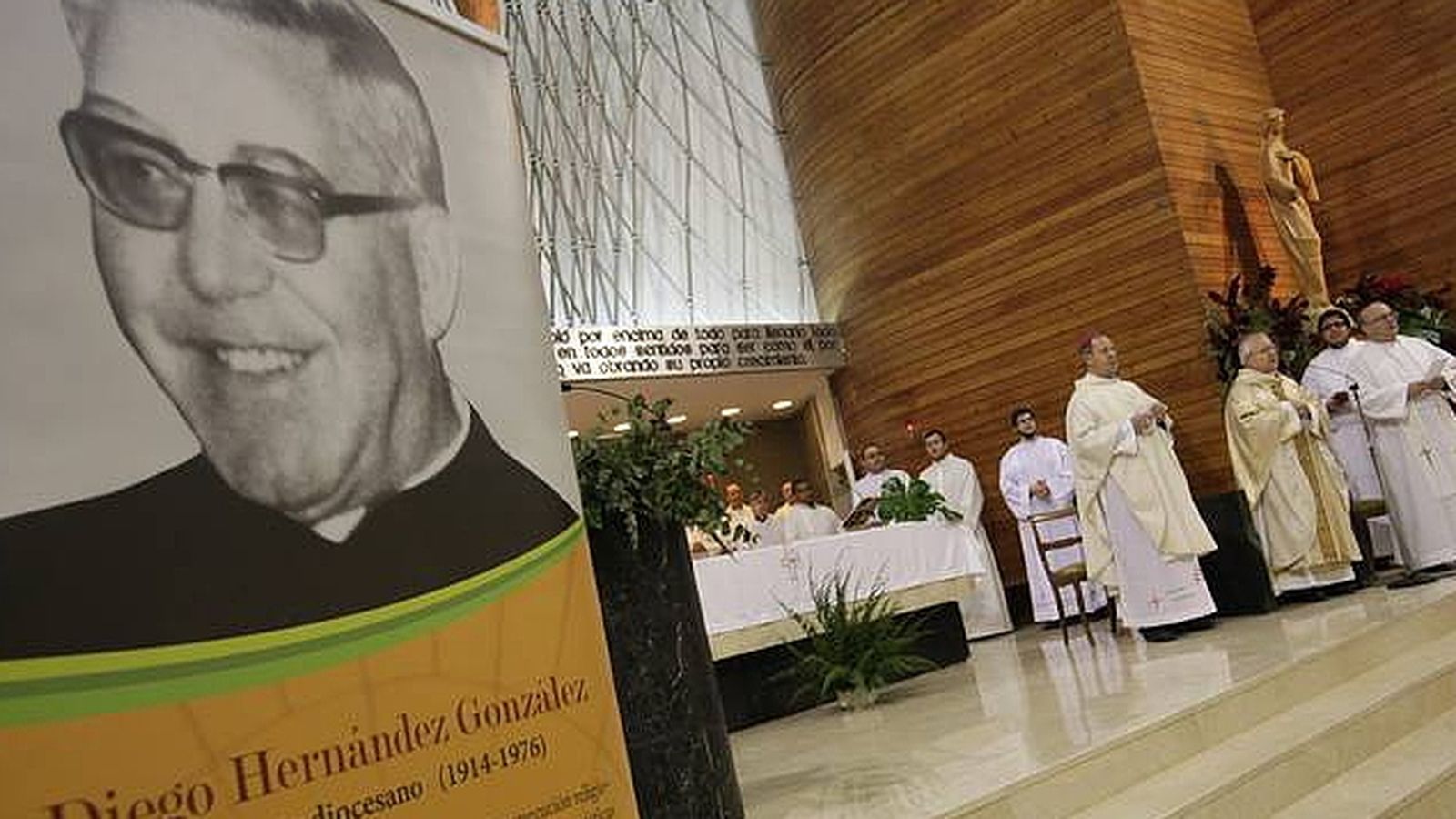 Cartell amb la imatge del capellà Diego Hernández