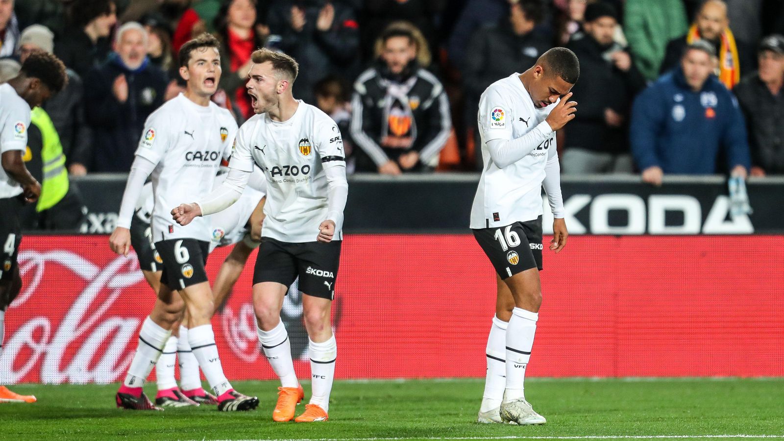 Els jugadors del València celebren el gol Els jugadors del València celebren el gol