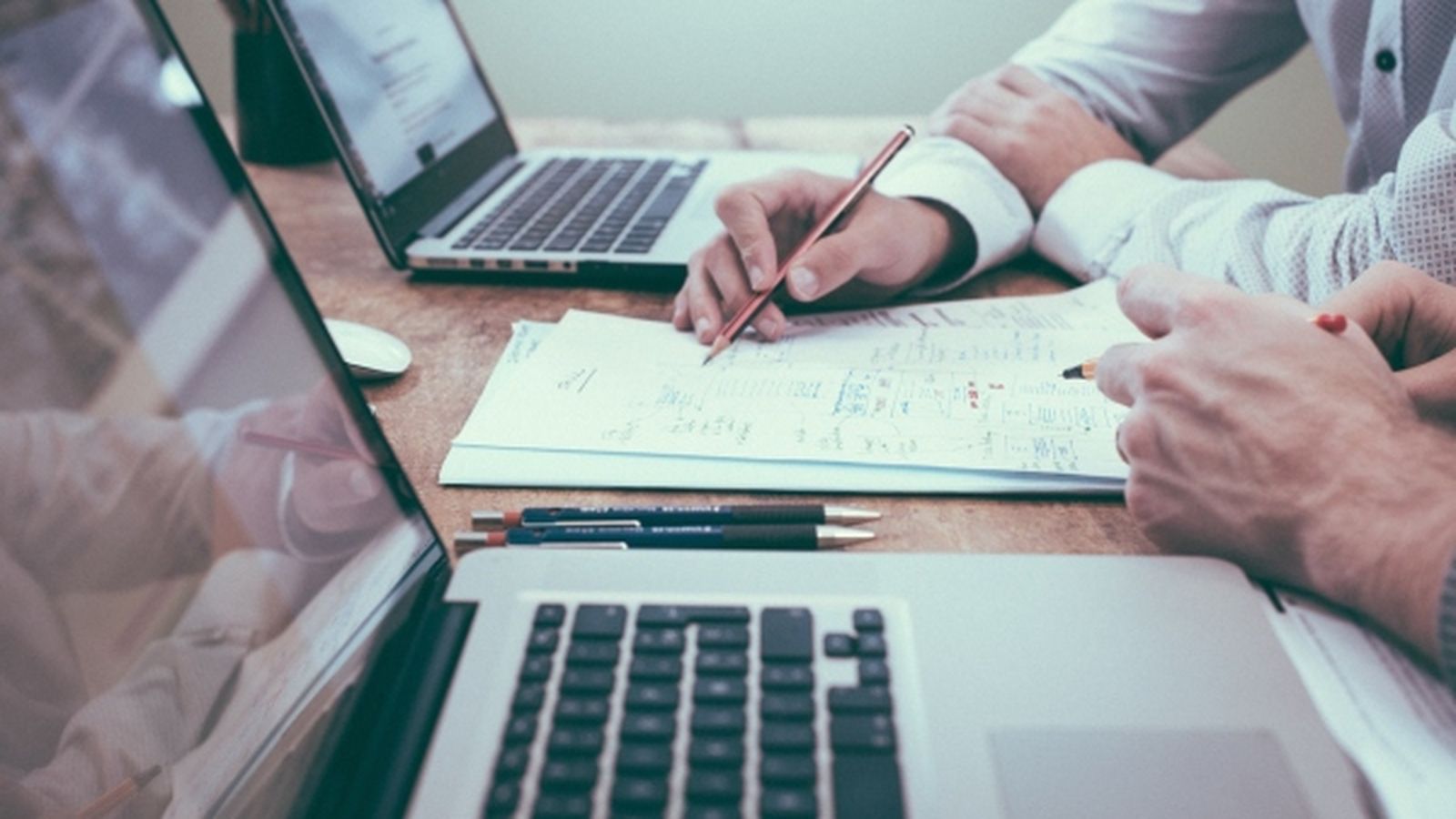 Els perfils en xarxes socials, aliats o enemics per a trobar treball?