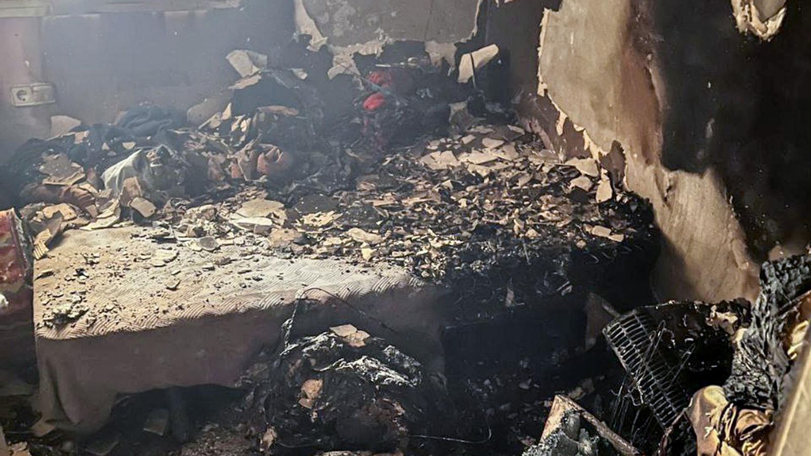 Imatges de l'habitatge on s'ha originat l'incendi