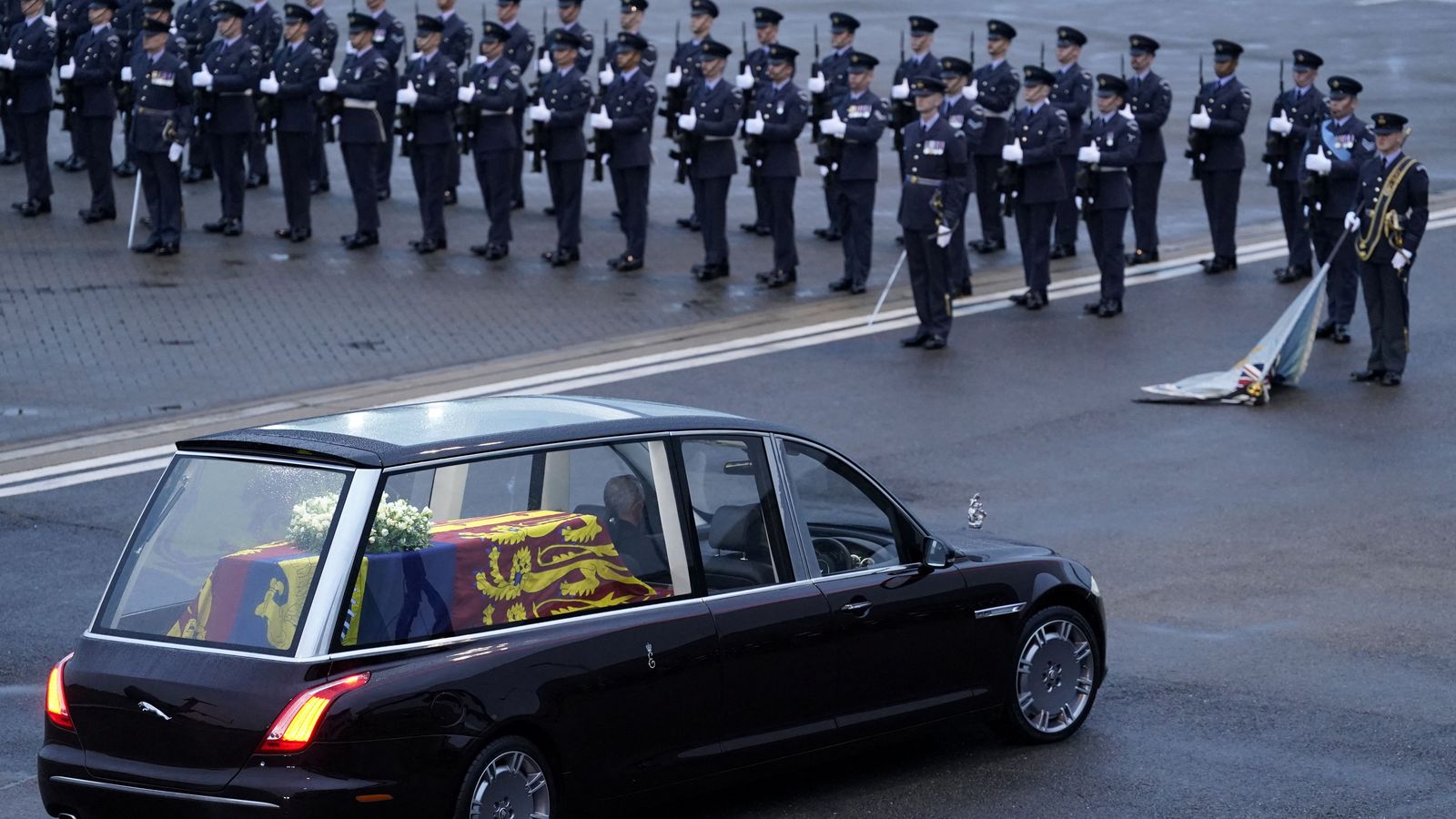 Les restes d'Isabel II arriben a Londres