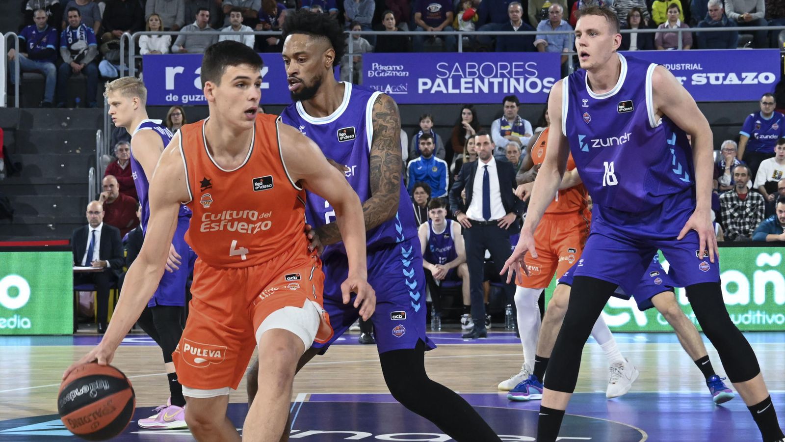 Pradilla, en una acció del partit