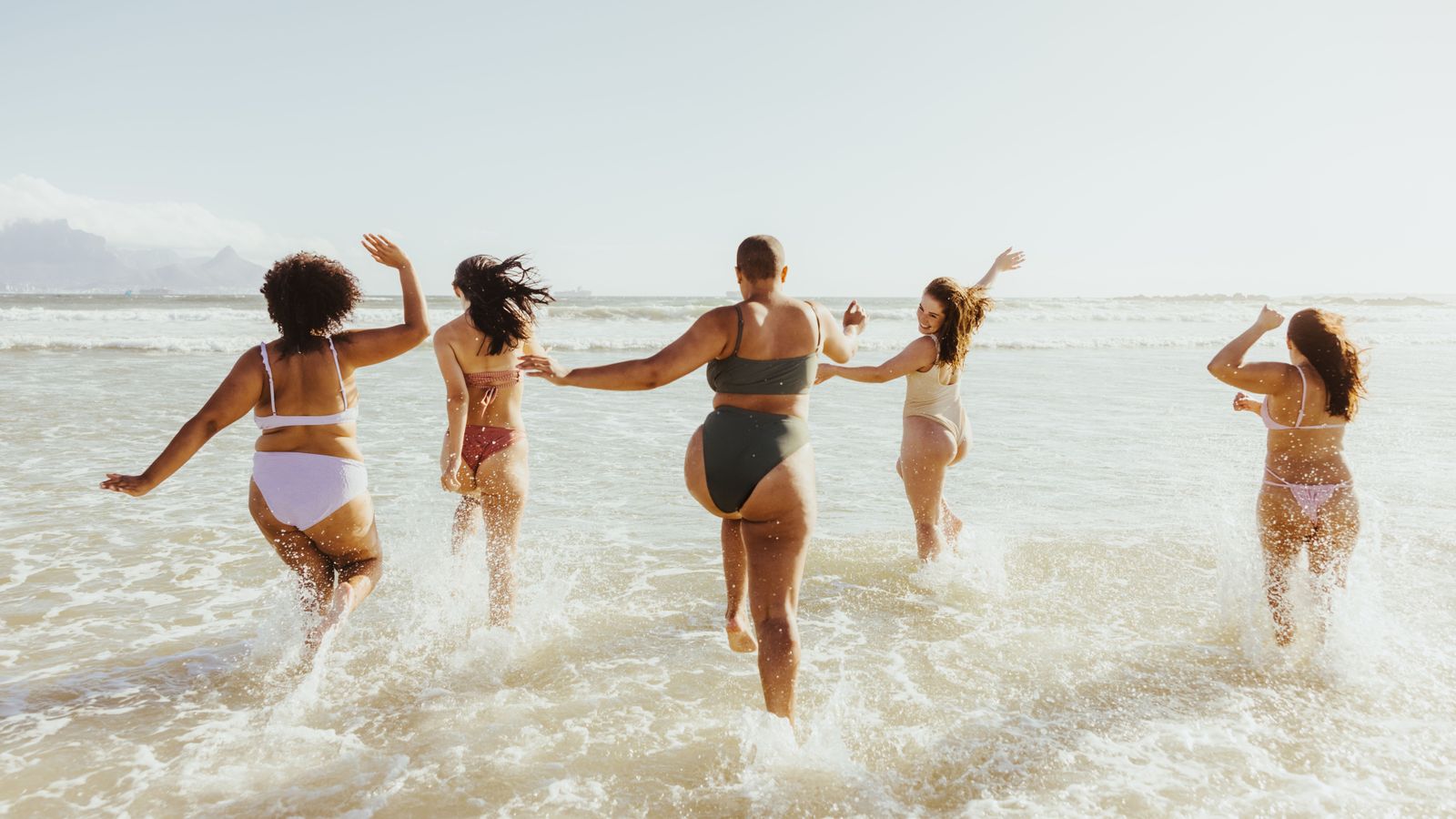 Imatge d'arxiu d'un grup de dones amb roba de bany