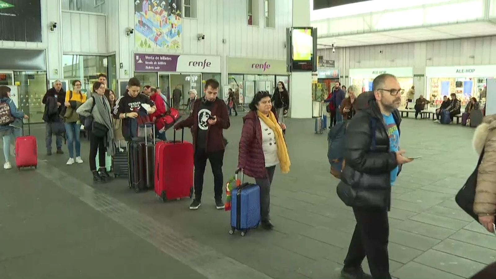 Renfe afirma que s’estan complint els serveis mínims i la vaga no està afectant els passatgers