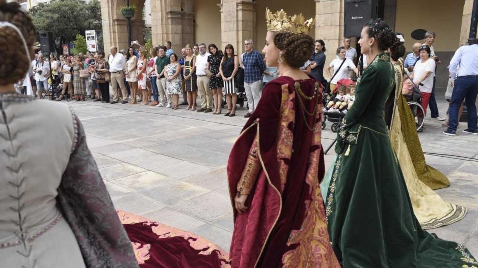 La figura de la reina Na Violant d'Hongria va tindre una presència important en la fundació de la ciutat de Castelló.