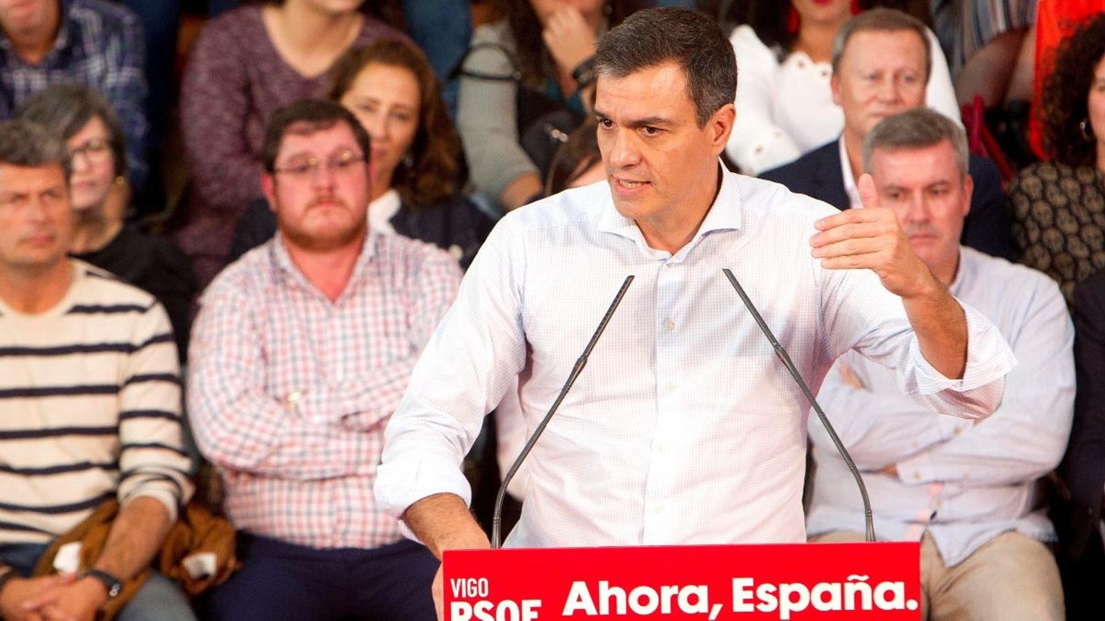 Pedro Sánchez en un míting de precampanya a Vigo.