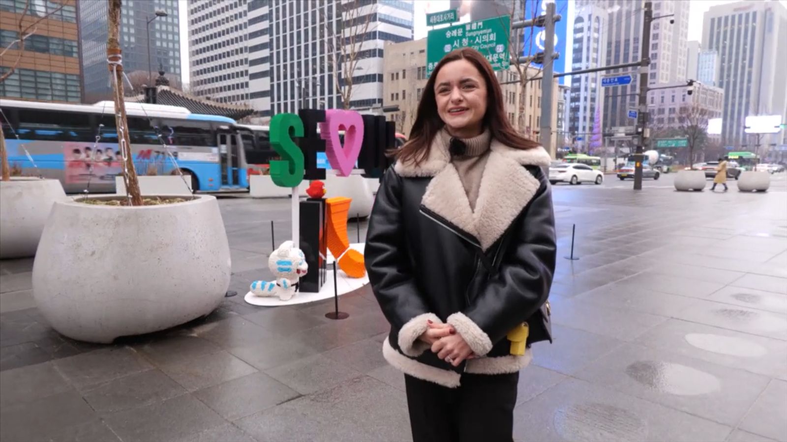 Amb Laura Martínez tastarem plats tradicionals com les verdures fermentades, base de la gastronomia coreana