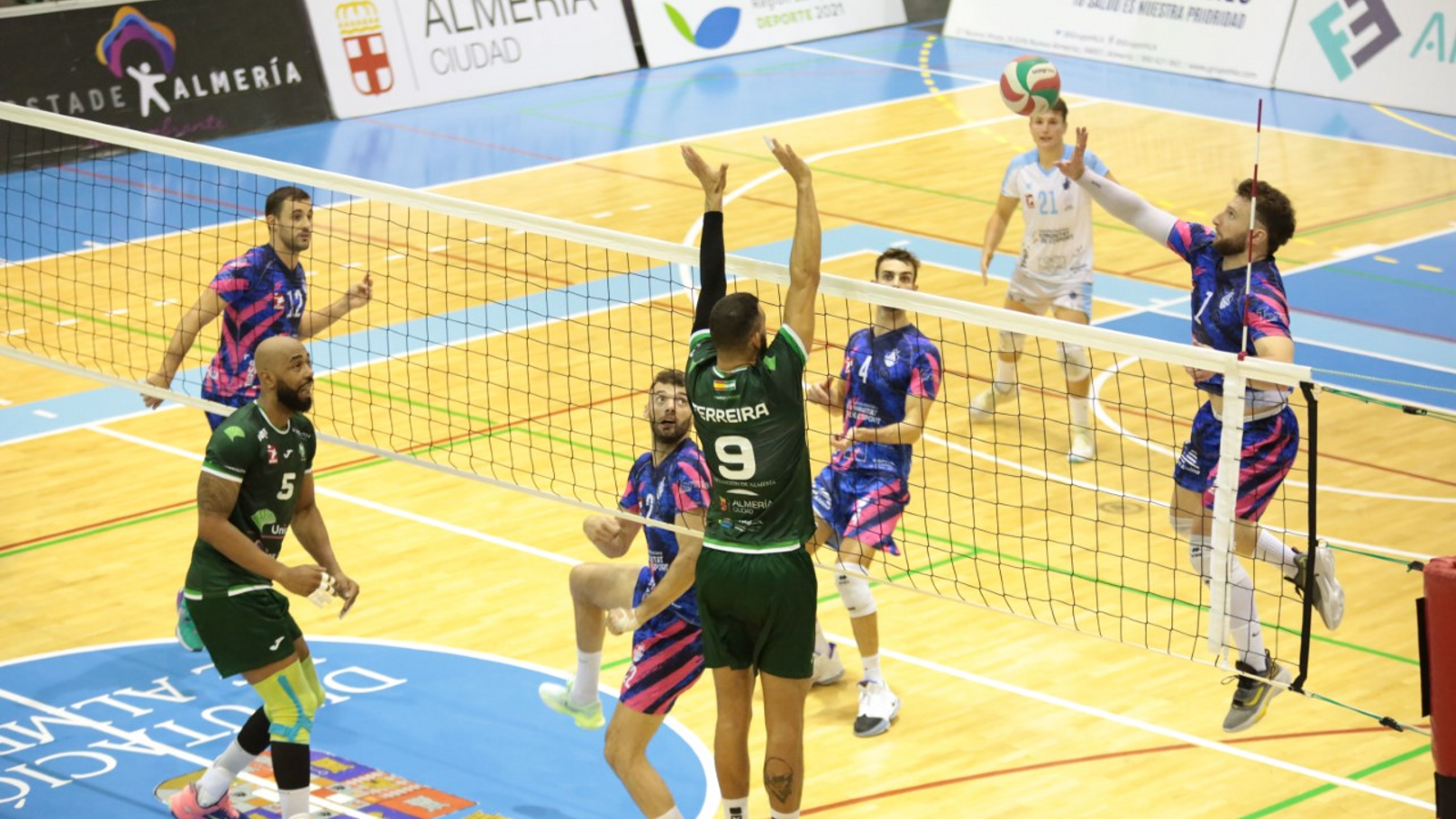 Una acció del partit a Almería