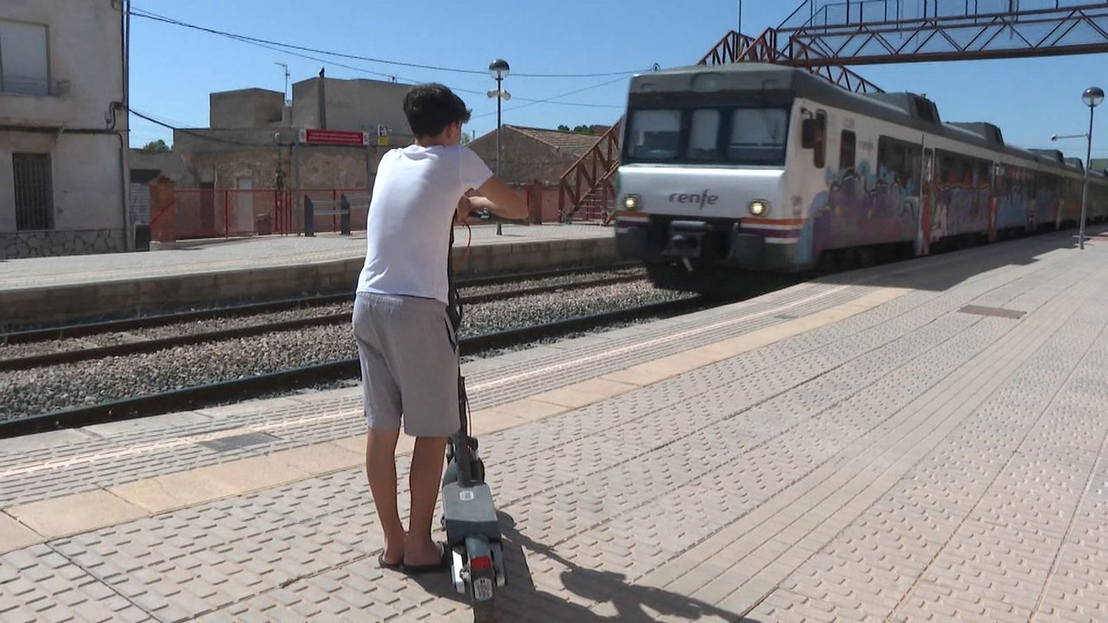 Un usuari amb un patinet