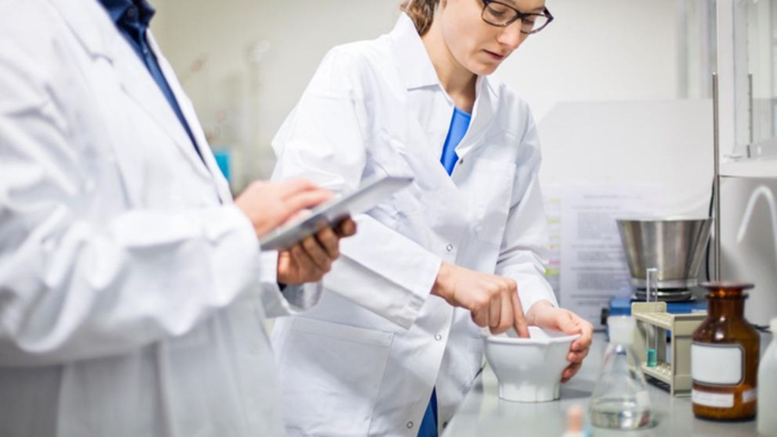 El personal sanitari demana al govern espanyol i a les comunitats que es pronuncien contra les pseudoteràpies