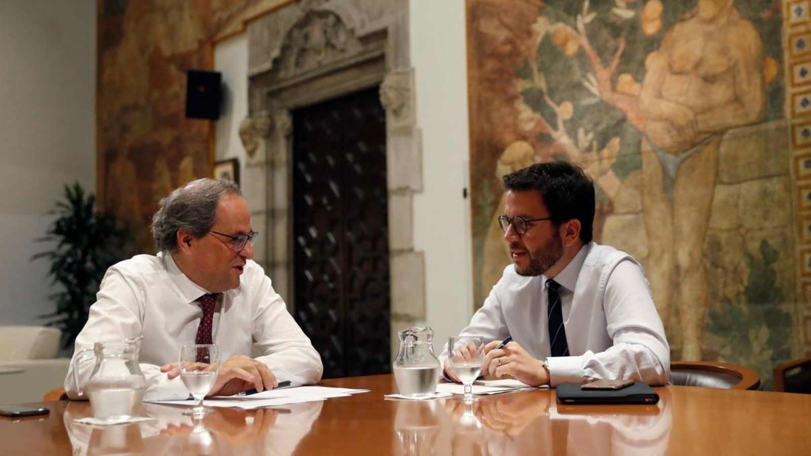 El president de la Generalitat de Catalunya, Quim Torra, durant la reunió amb el vicepresident, Pere Aragonès