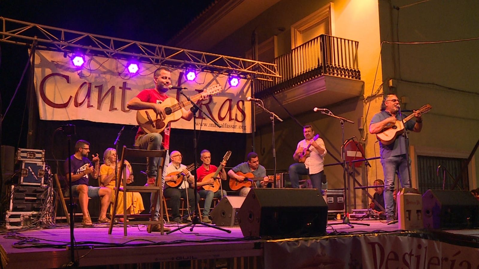 El Cant al Ras ompli de música d'arrel la nit de Massalfassar