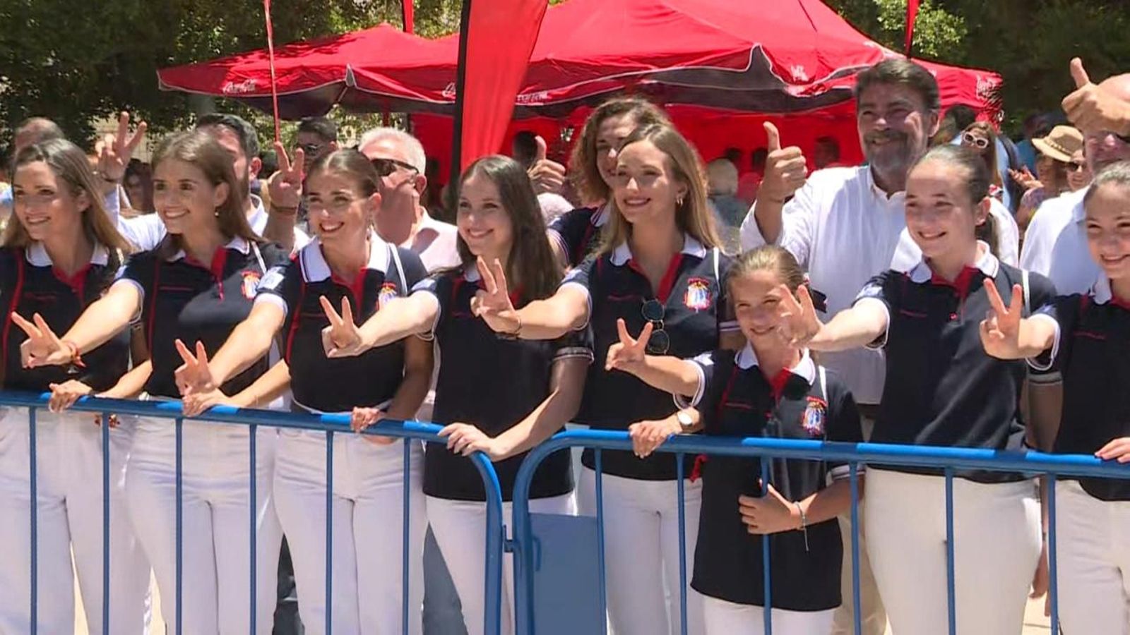 La platja de Sant Joan acull la segona mascletà als barris de Fogueres
