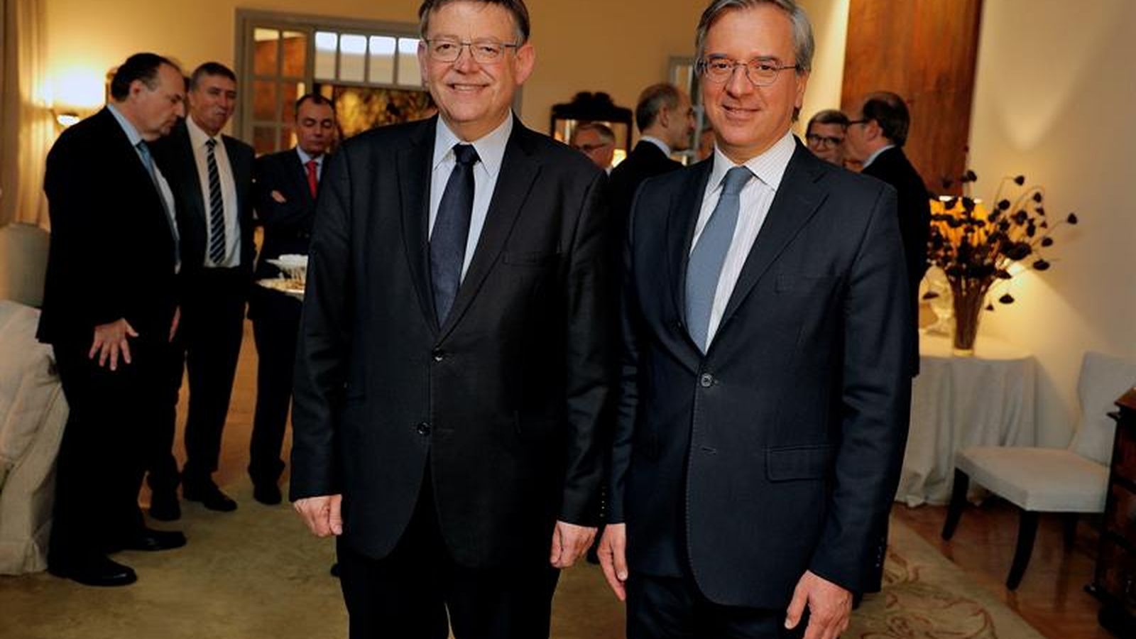 Ximo Puig, acompanyat de l'embaixador d'Espanya en Pequín, Alberto Carnero