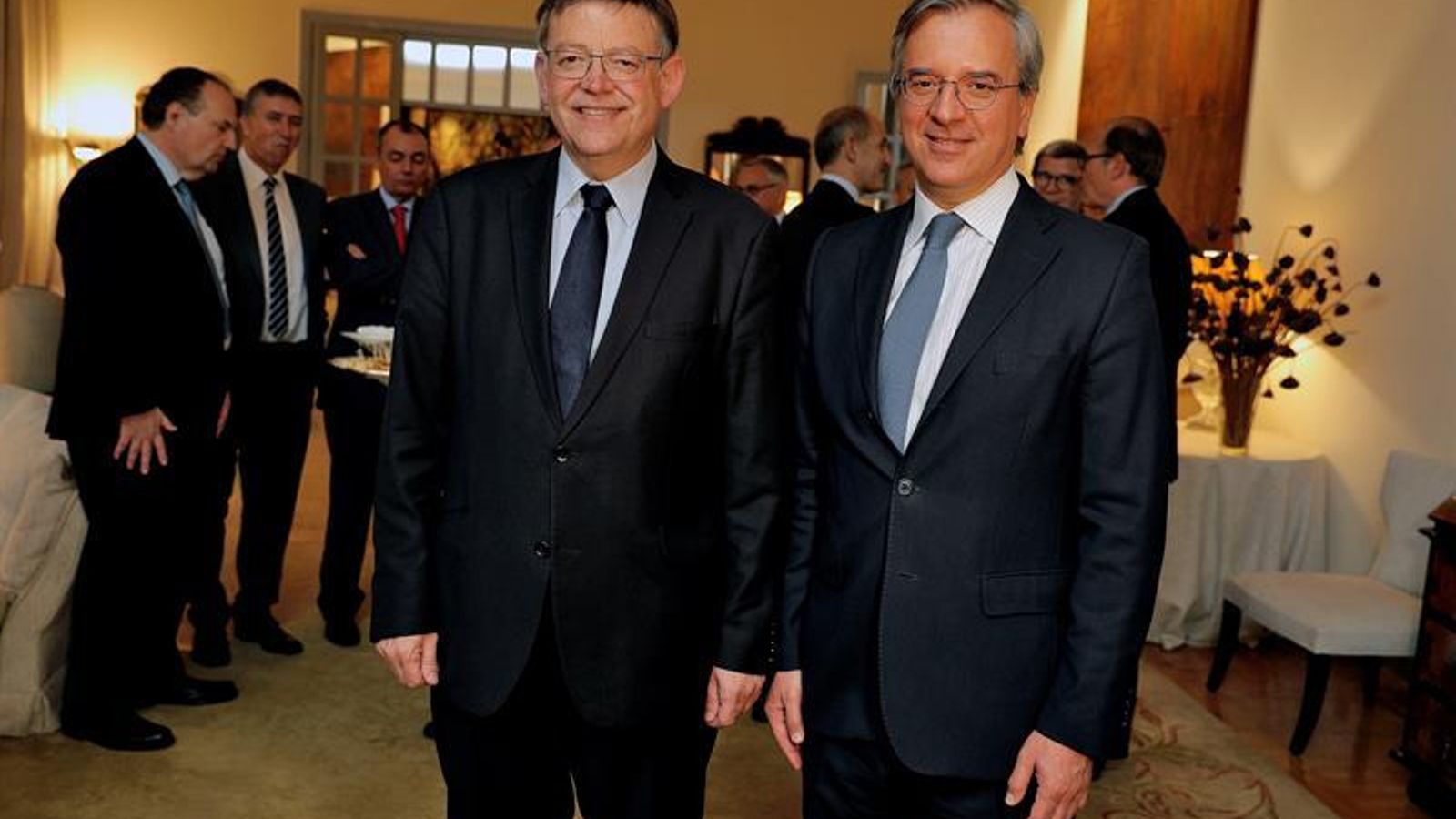 Ximo Puig, acompanyat de l'embaixador d'Espanya en Pequín, Alberto Carnero