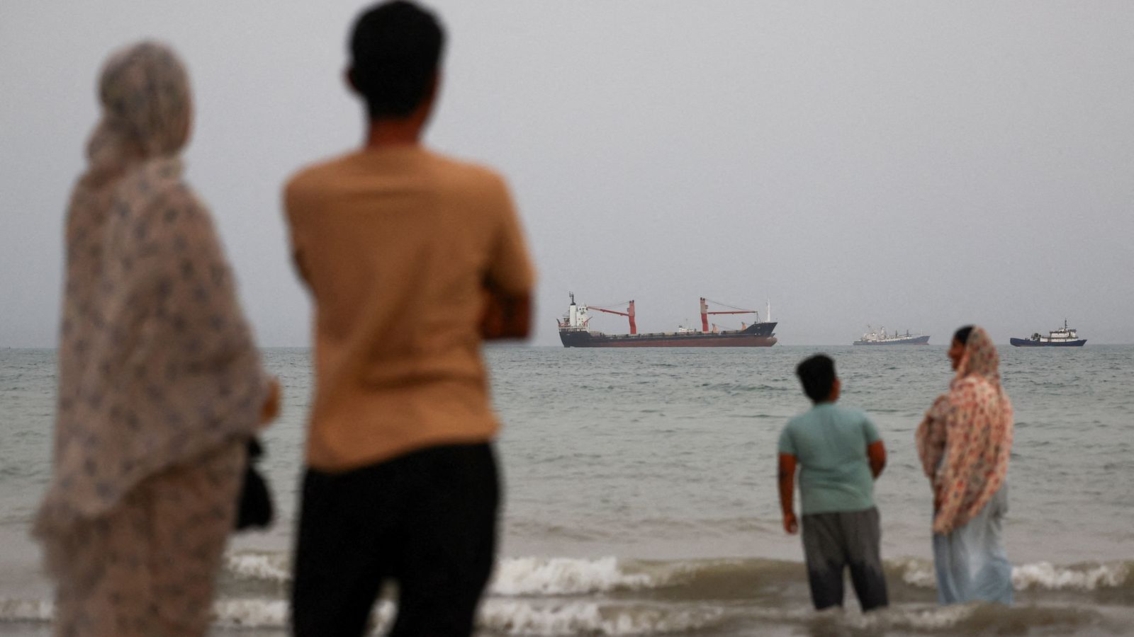 L'estret d'Ormuz des d'una platja iraniana
