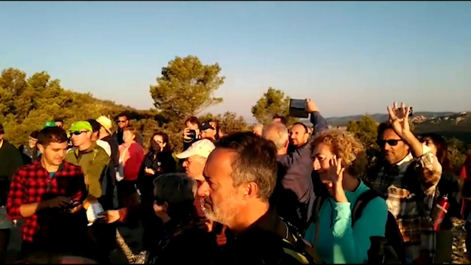 Al cim, s'han llegit textos d'Enric Valor i ha sonat la Muixeranga despuntat el dia