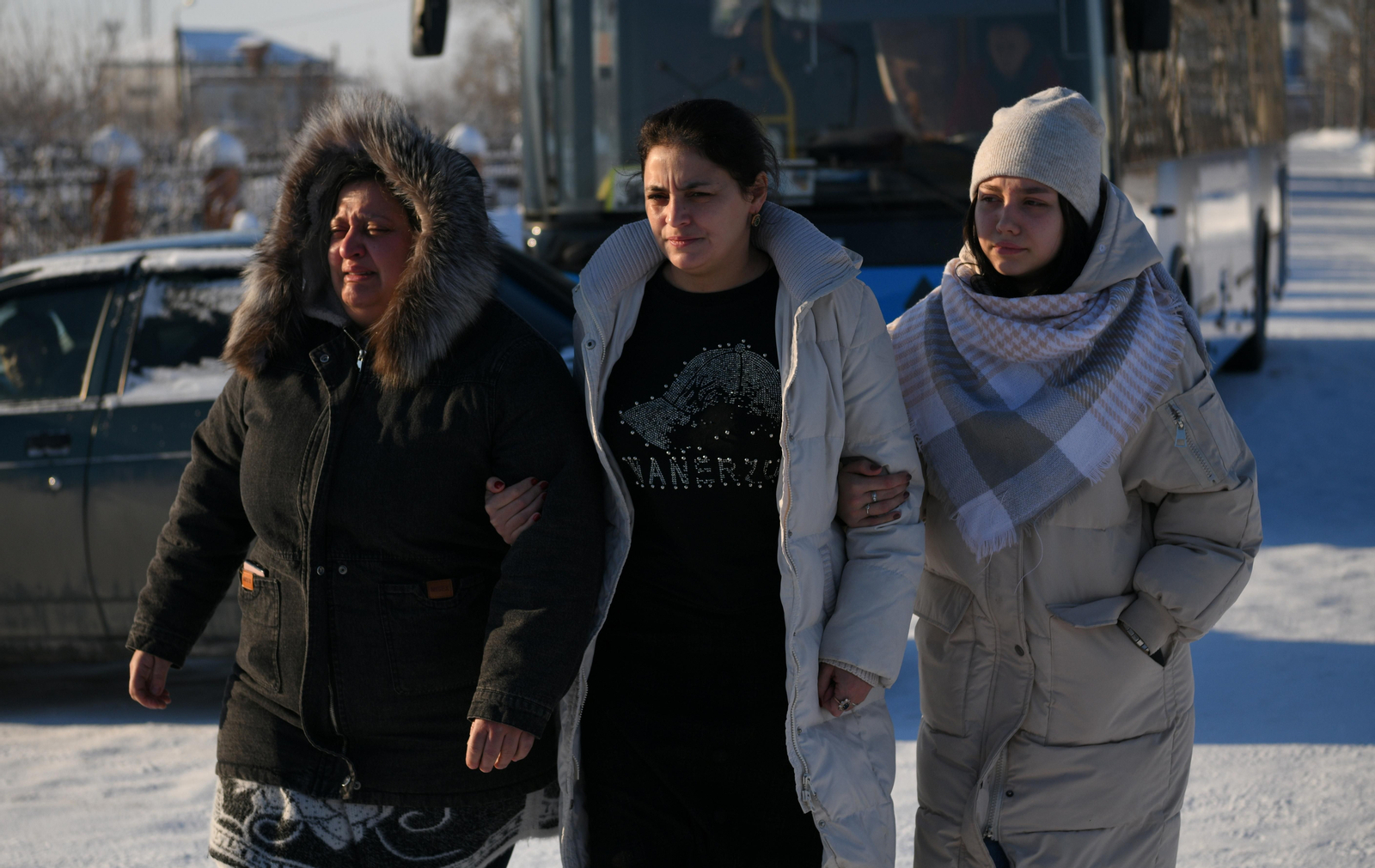 Familiars de les víctimes arriben al punt d'informació