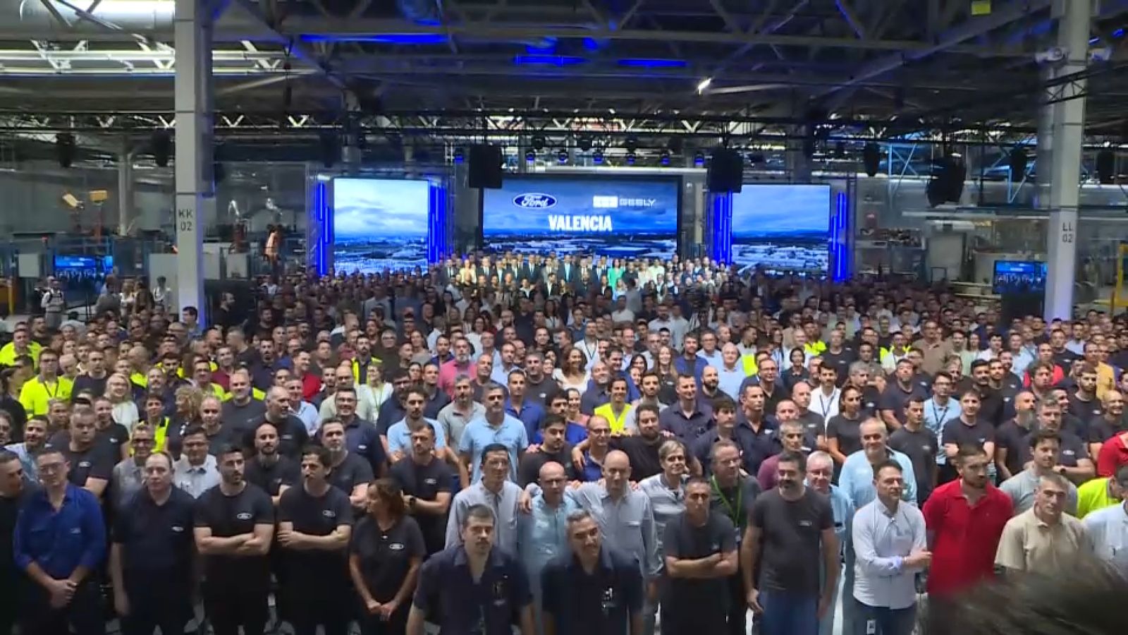Una foto dels assistents a la presentació del nou projecte per a Almussafes, en acabar l'acte