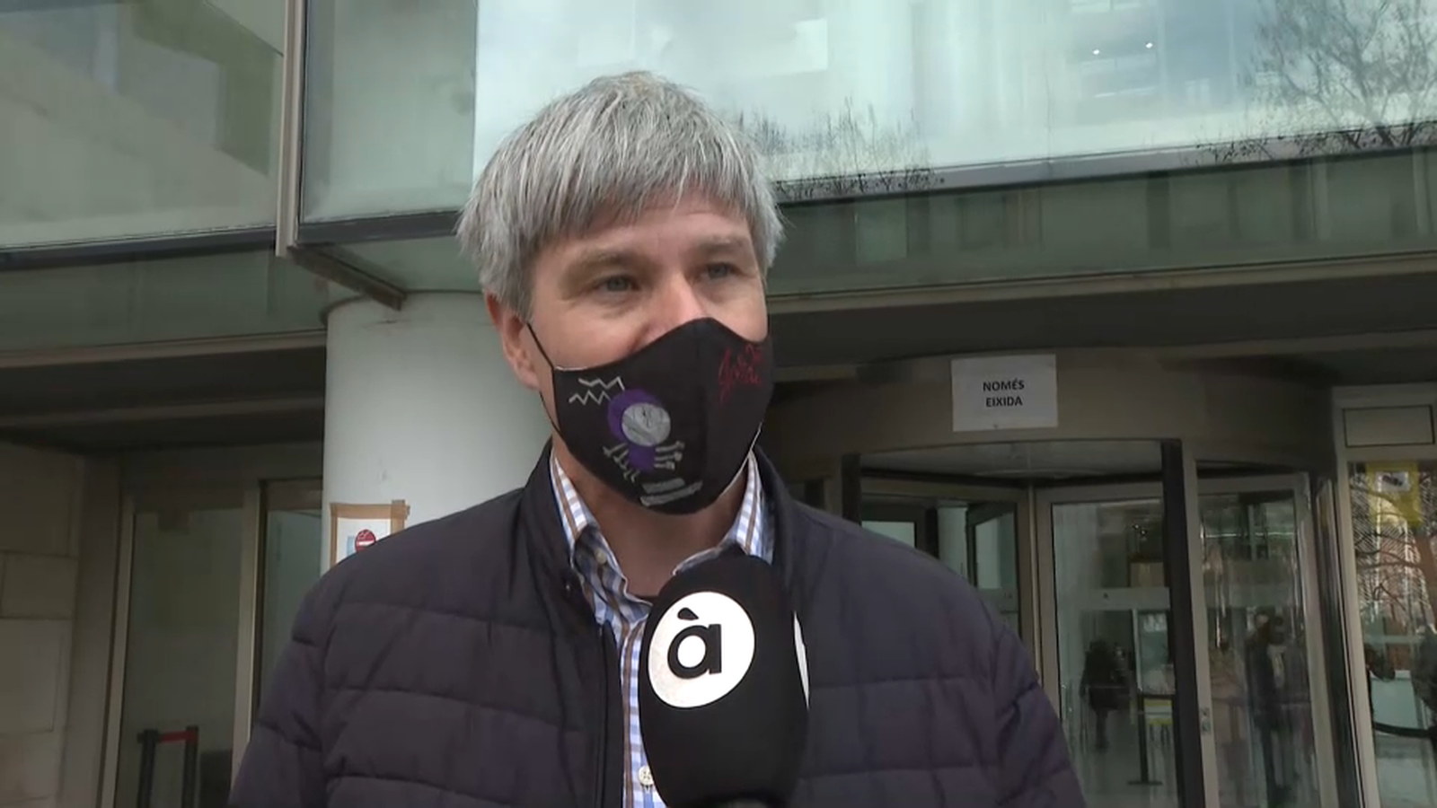 L'exalcalde de Corbera, Jordi Vicedo, de Compromís, a les portes de la Ciutat de la Justícia de València