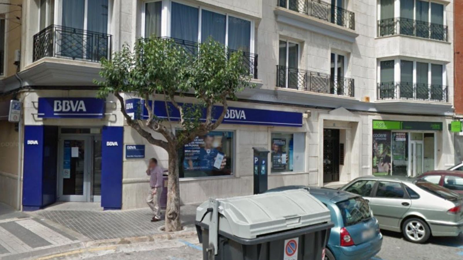 Sucursal del BBVA, a la plaça del Pla de Borriana, en una imatge d'arxiu
