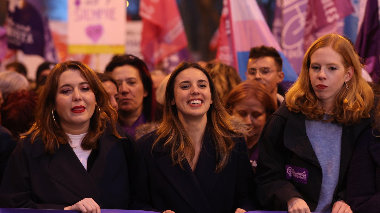 La secretària d'Estat d'Igualtat, Ángela Rodríguez; la ministra d'Igualtat, Irene Montero, i la secretària d'Estat per a l'Agenda 2030, Lilith Vestrynge, en la manifestació del 8M La secretària d'Estat d'Igualtat, Ángela Rodríguez; la ministra d'Igualtat, Irene Montero, i la secretària d'Estat per a l'Agenda 2030, Lilith Vestrynge, en la manifestació del 8M