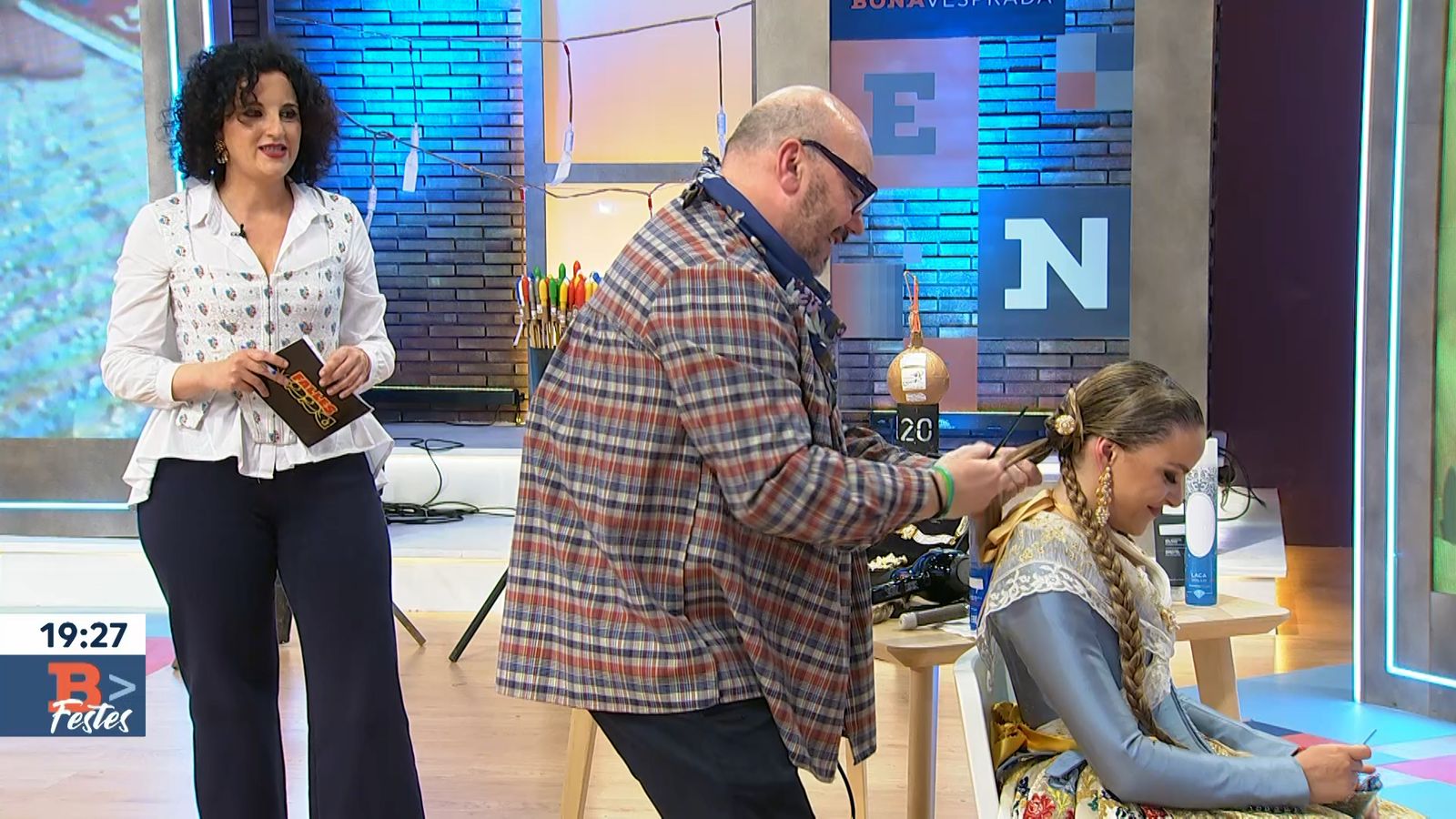 14.03.2022 | El pentinat d’una fallera