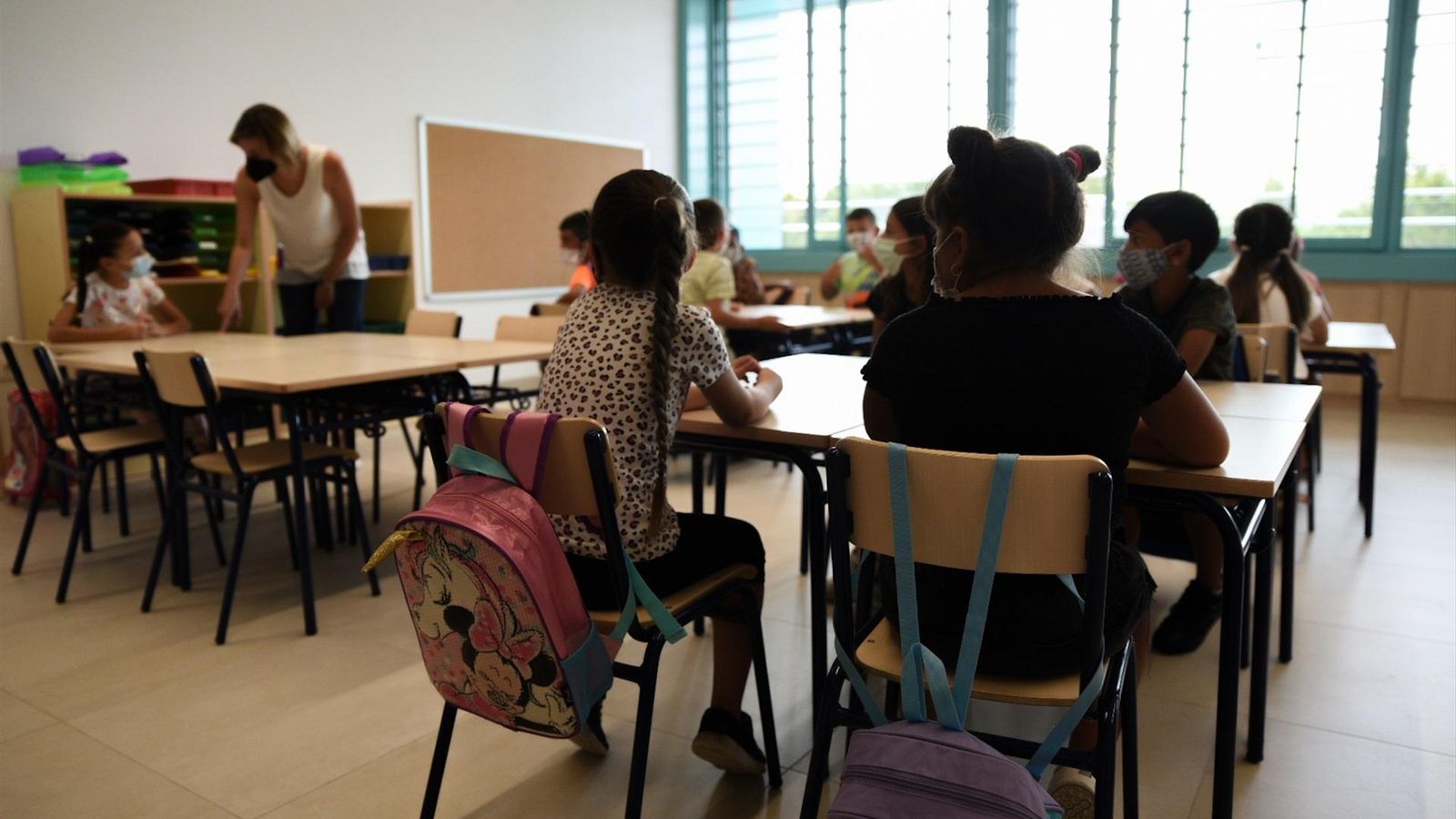 EuropaPress 3921042 profesora junto alumnos educacion primaria aulas colegio les arts reciente