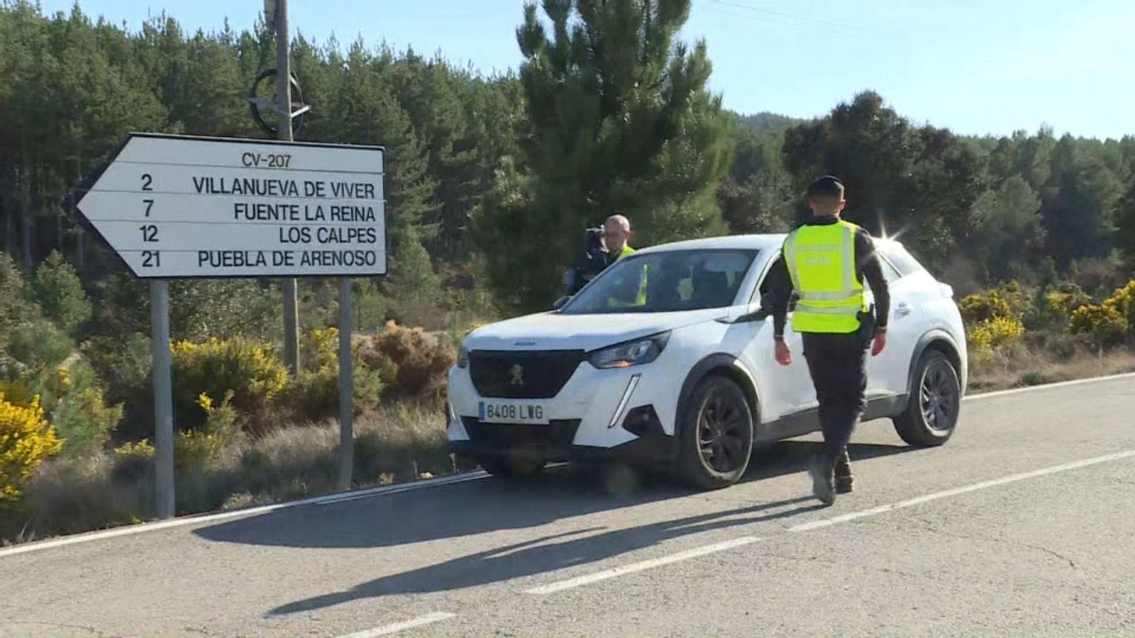 El control policial a l'entrada de Vilanova de Viver