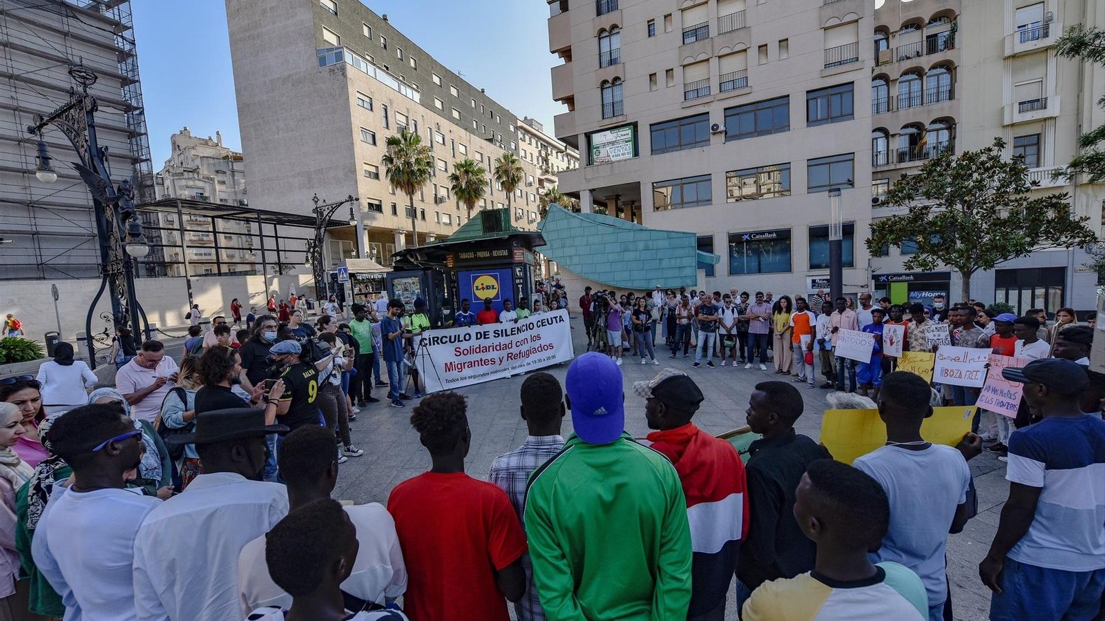 Manifestació a Ceuta contra els successos ocorreguts a la tanca de Melilla el passat 24 de juny Manifestació a Ceuta contra els successos ocorreguts a la tanca de Melilla el passat 24 de juny