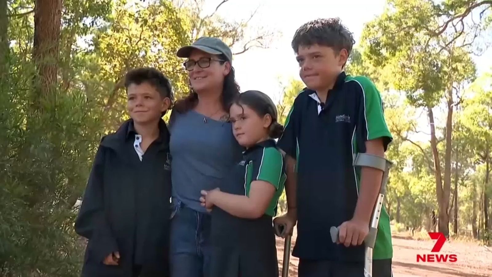 Austin Appelbee amb la mare i els germans