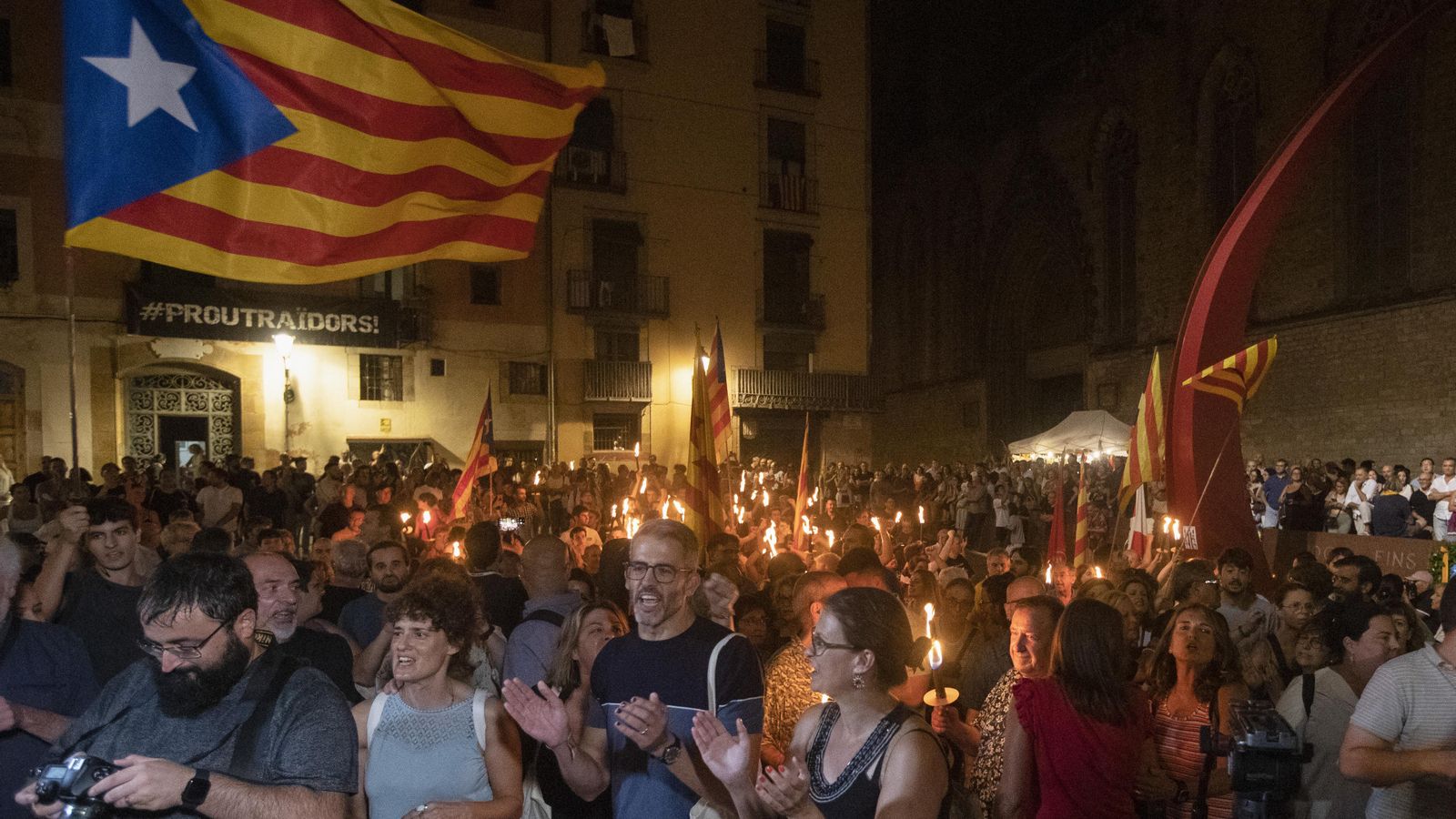 Acte independentista d'inici de la Diada al Fossar de les Moreres
