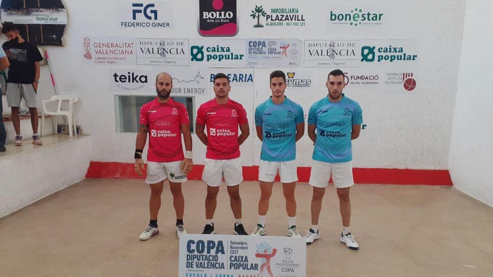 Ximo I Brisca, i Vicent i Lorja, abans de la partida